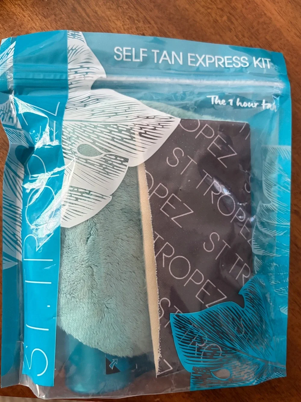 St Tropez Self tan mini express kit. New! - Picture 2 of 3